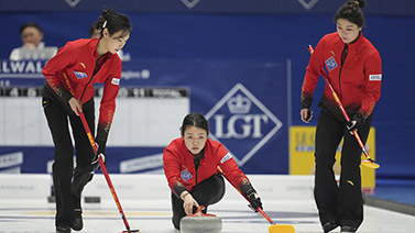 在对抗雄鹿 在对抗雄鹿